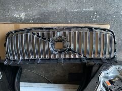 Volvo XC90 2023 Sonrası Kameralı Panjur