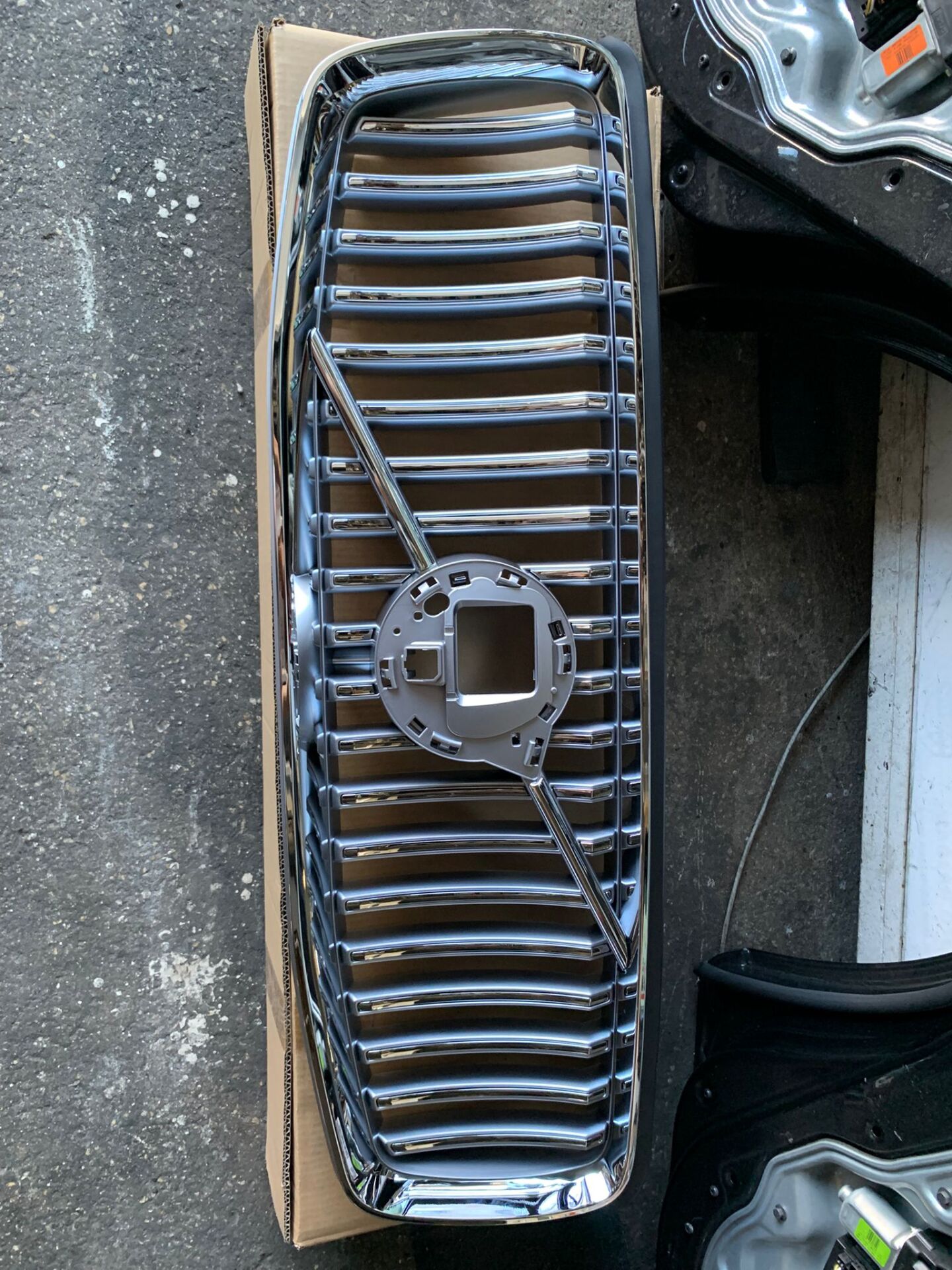 Volvo XC90 2023 Sonrası Kameralı Panjur